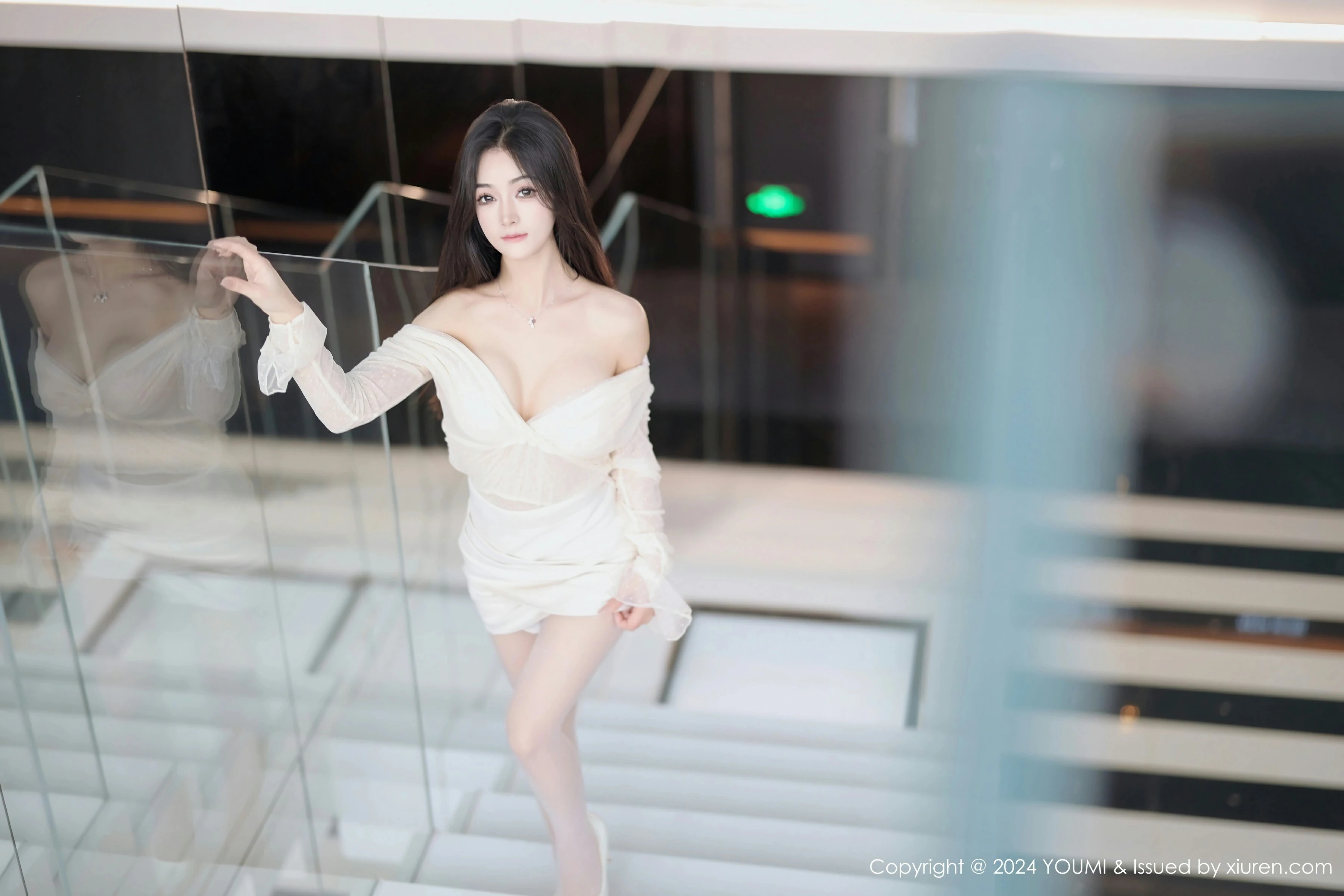  尤蜜荟 VOL.1072 谭小灵 [96P]第2张