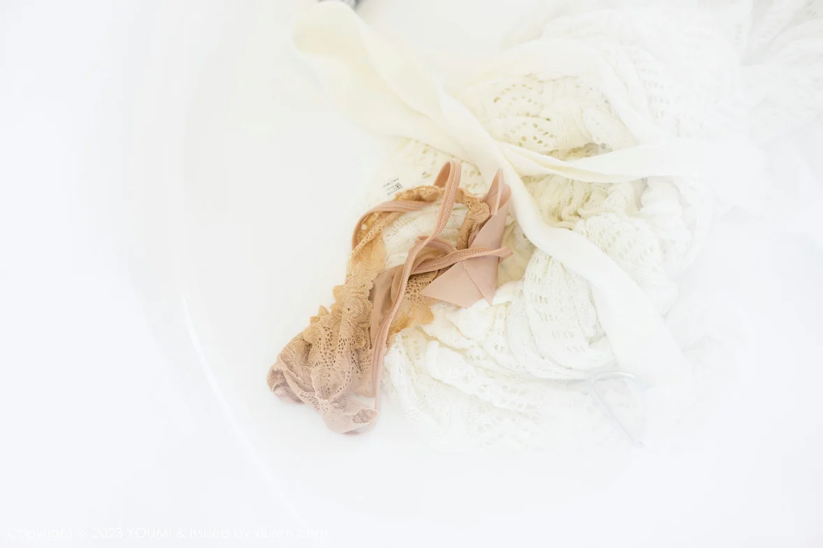  尤蜜荟 Vol.960 允爾 巨乳泳池拍摄性感写真 [70P]第23张