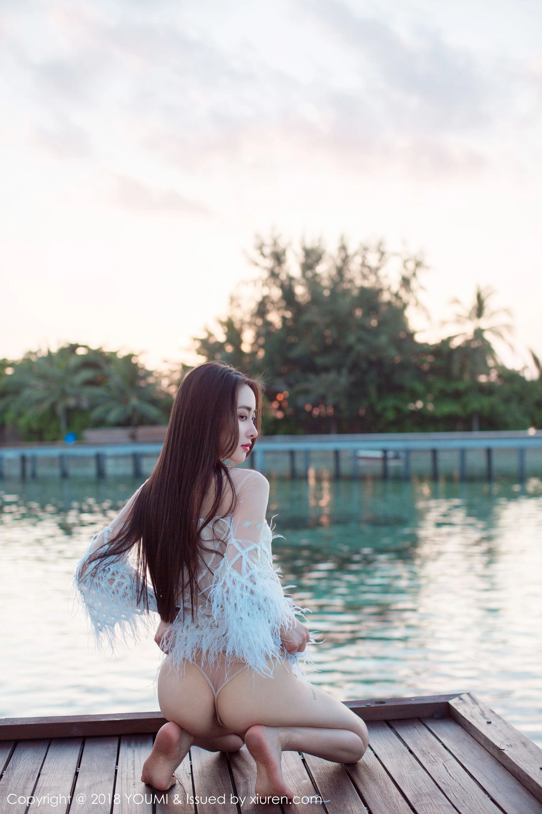 穆菲菲《马尔代夫旅拍》海边主题写真 尤蜜荟YouMi Vol.135第11张